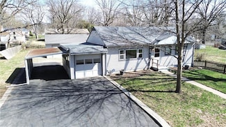 13205 8th St, Grandview, MO 64030