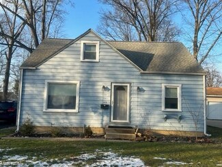 1813 Maplewood St NE, Warren, OH 44483