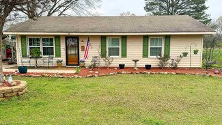 301 Spring St, Rogersville, AL 35652