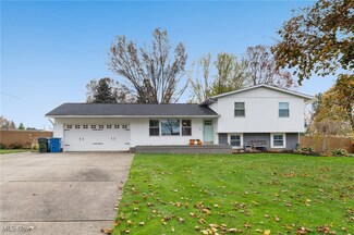 1098 Chaparrel Rd SW, Hartville, OH 44632