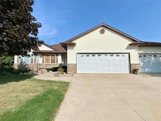 452 Sunset Dr, Fairfax, IA 52228