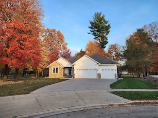 1579 Foxfire Ct, Waupaca, WI 54981
