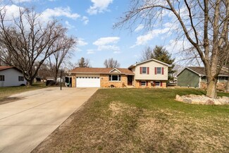 8928 Luann Dr N, Demotte, IN 46310