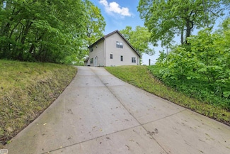 3620 Lakeshore Dr, Lapeer, MI 48446