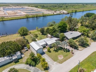 1014 E Anchor Ln, Moore Haven, FL 33471