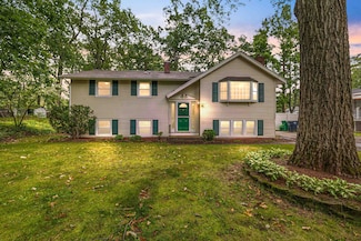 3 Custom St, Nashua, NH 03062