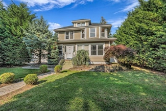 643 Deer Park Ave, Babylon, NY 11702
