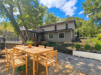 179 N Main St, Eureka Springs, AR 72632