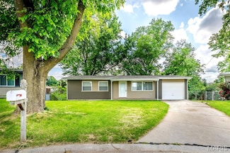 36 Huck Finn Dr, Saint Charles, MO 63303