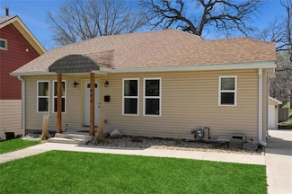 664 26th St, Des Moines, IA 50312