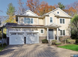 53 Hamilton Place, Tenafly, NJ 07670