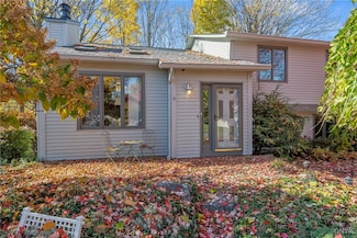 118 Feldspar Dr, Syracuse, NY 13219