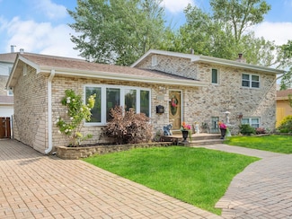400 E Garwood Ave, Mount Prospect, IL 60056