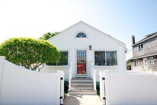 20 P St, Hull, MA 02045