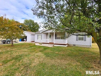 420 S 7th St, Girard, IL 62640