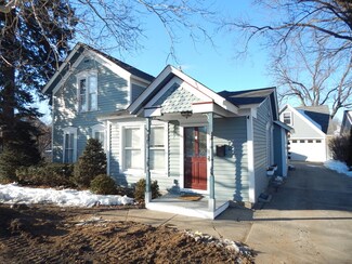 702 Kane St, West Dundee, IL 60118