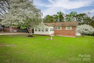 233 Raintree Rd, Great Falls, SC 29055