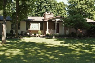 4605 E Overlook Dr, Buffalo, NY 14221