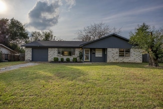 119 Redwood Dr, Palestine, TX 75801