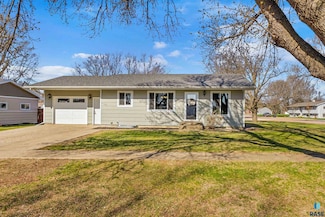 1120 Blaine St, Larchwood, IA 51241