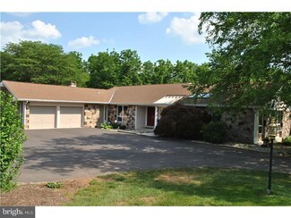 53 Pin Oak Dr, Telford, PA 18969