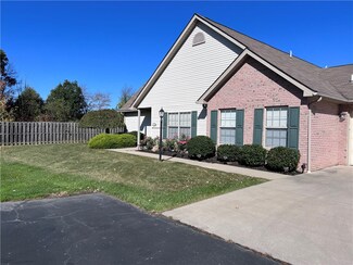 1116 Timberwood Dr Unit 1116, Beaver Falls, PA 15010