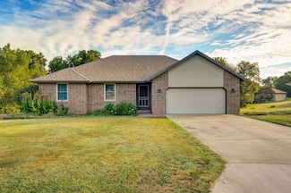 4320 S Eldon Ave, Springfield, MO 65810