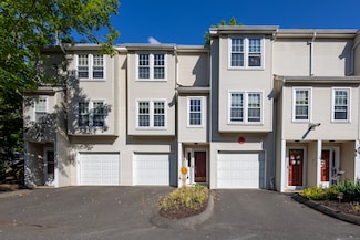 380 Hitchcock Rd Unit 202, Waterbury, CT 06705