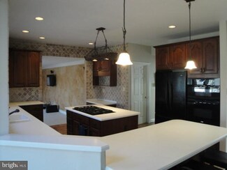 6608 Stonecrest Ln, Fairfax Station, VA 22039