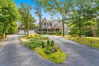 2411 S Crenshaw Rd, Independence, MO 64057