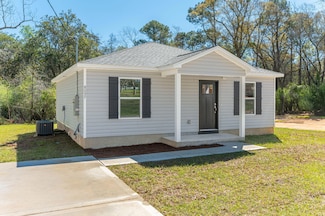 8099 3rd St, Laurel Hill, FL 32567