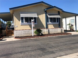 108 Sequoia Way, Santa Ana, CA 92703