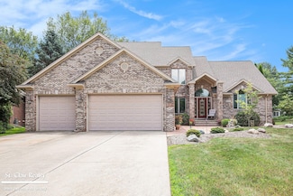 101 Country Club Ct, Saint Clair, MI 48079