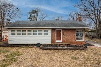 2174 Middlebelt Rd, West Bloomfield, MI 48324