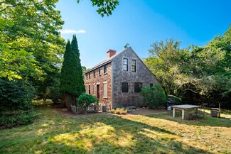 4 Elias Ln, Vineyard Haven, MA 02568