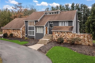 4400 Twin Oaks Dr, Murrysville, PA 15668