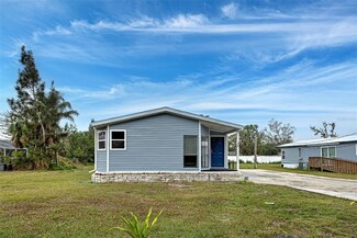 215 Portia St N, Nokomis, FL 34275