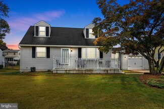 30 Taylor Dr, Levittown, PA 19054