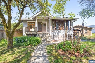 219 W 15th St, Port Angeles, WA 98362