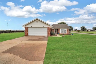 506 Russell Ave, Cordell, OK 73632