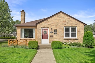 7028 Pershing Blvd, Kenosha, WI 53142