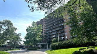 4550 Warwick Blvd Unit 606, Kansas City, MO 64111