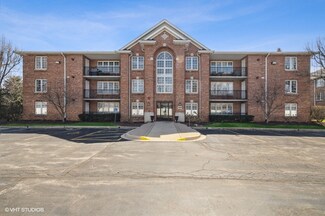 5649 S Cass Ave Unit 208, Westmont, IL 60559