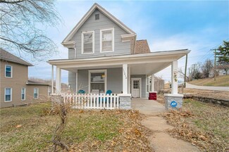 11210 E Putnam St, Sugar Creek, MO 64054