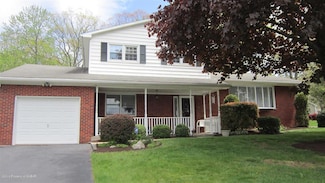 17 Pleasantview Dr, Mountain Top, PA 18707