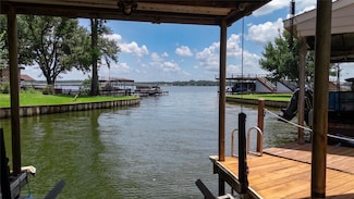 301 Lake Front Dr, Mabank, TX 75156