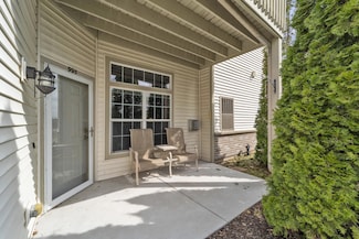 995 Bedford Ct Unit 102, Racine, WI 53406