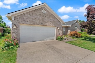8515 Plum Valley Ct, Sellersburg, IN 47172