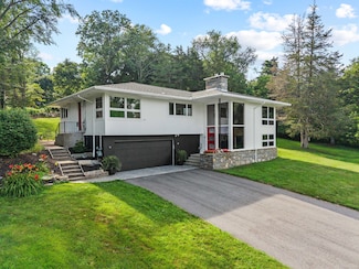 381 Fitch Hill Rd, Uncasville, CT 06382