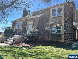 40 Overlook Ave, Cliffside Park, NJ 07010